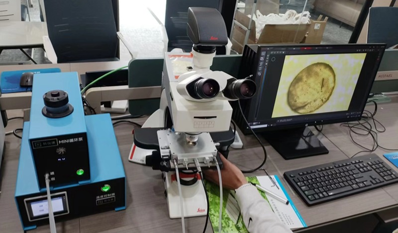 热台搭配徕卡DM2700 M光学显微镜